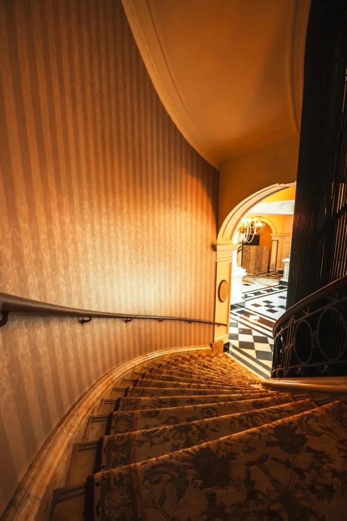 华尔道夫旋转楼梯