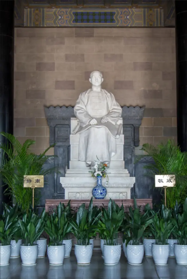 孙中山坐像