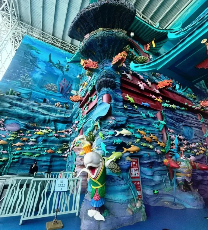 龙宫大白鲸嬉水世界