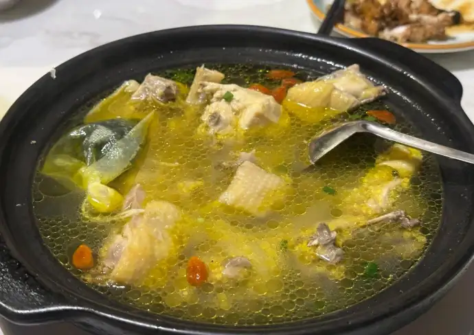 安吉佬白茶土鸡煲