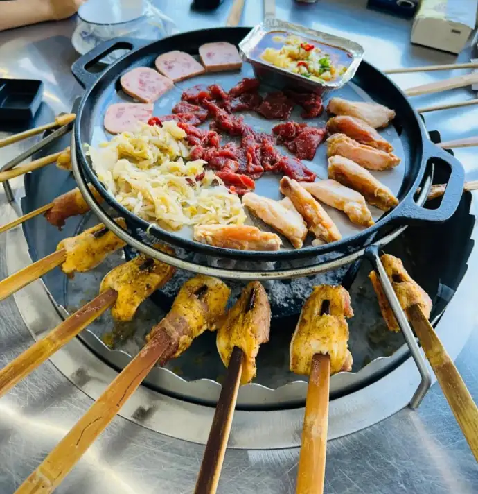 草原边火盆烤肉