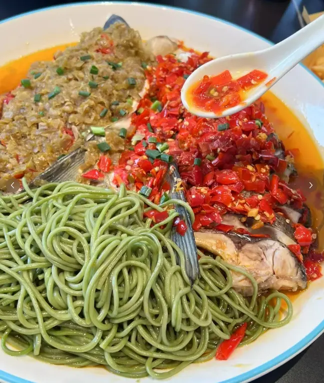 双味剁椒鱼头面